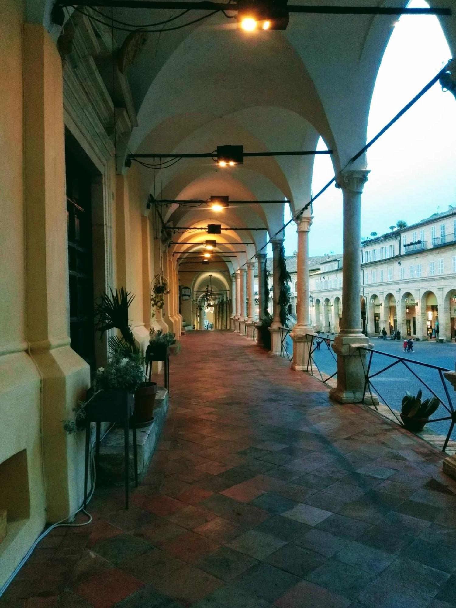 Casa Vacanze Nel Centro Storico Di Fermo Happy Song מראה חיצוני תמונה