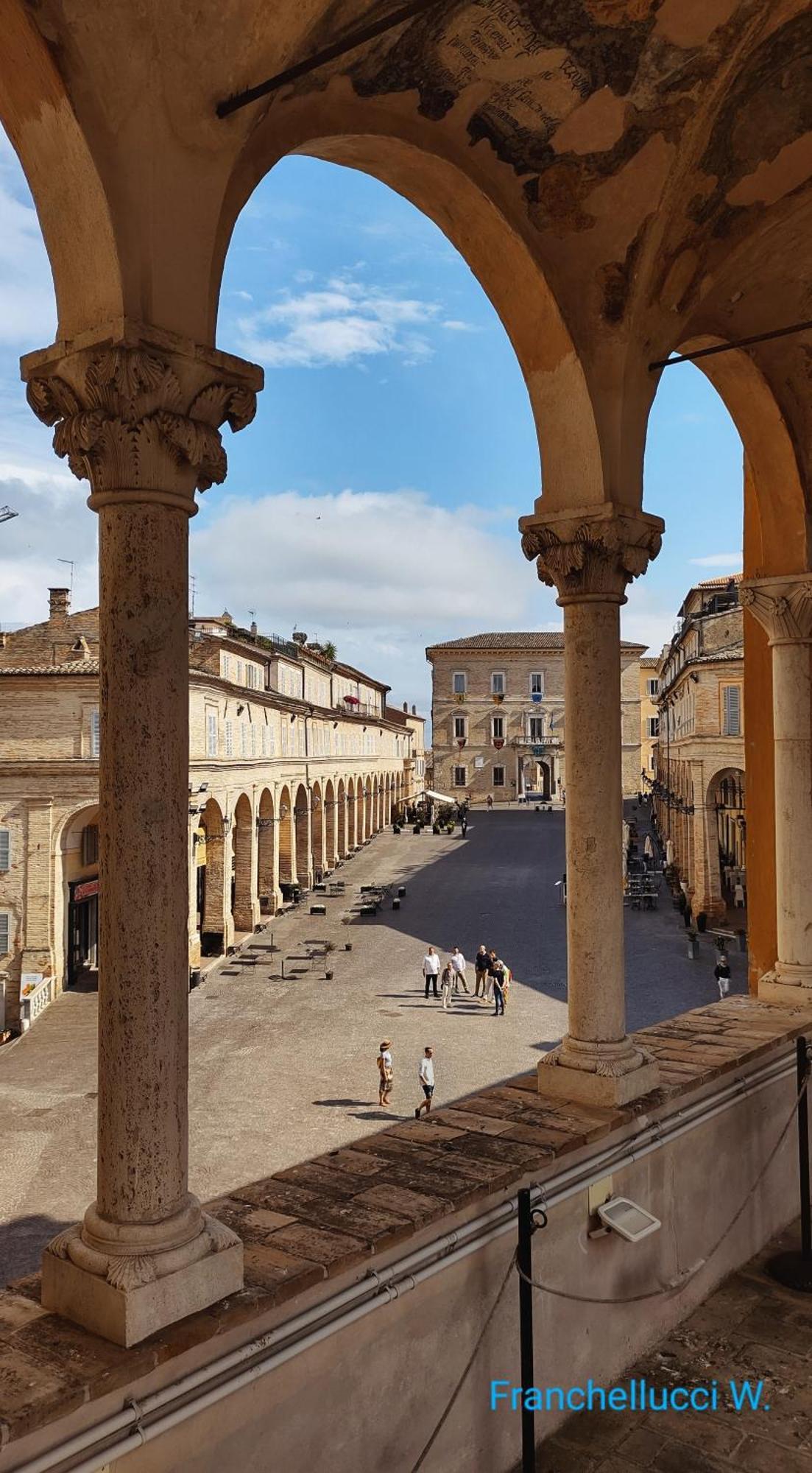 Casa Vacanze Nel Centro Storico Di Fermo Happy Song מראה חיצוני תמונה
