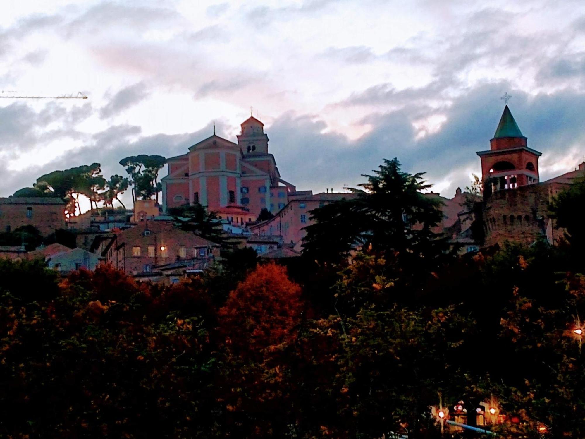 Casa Vacanze Nel Centro Storico Di Fermo Happy Song מראה חיצוני תמונה